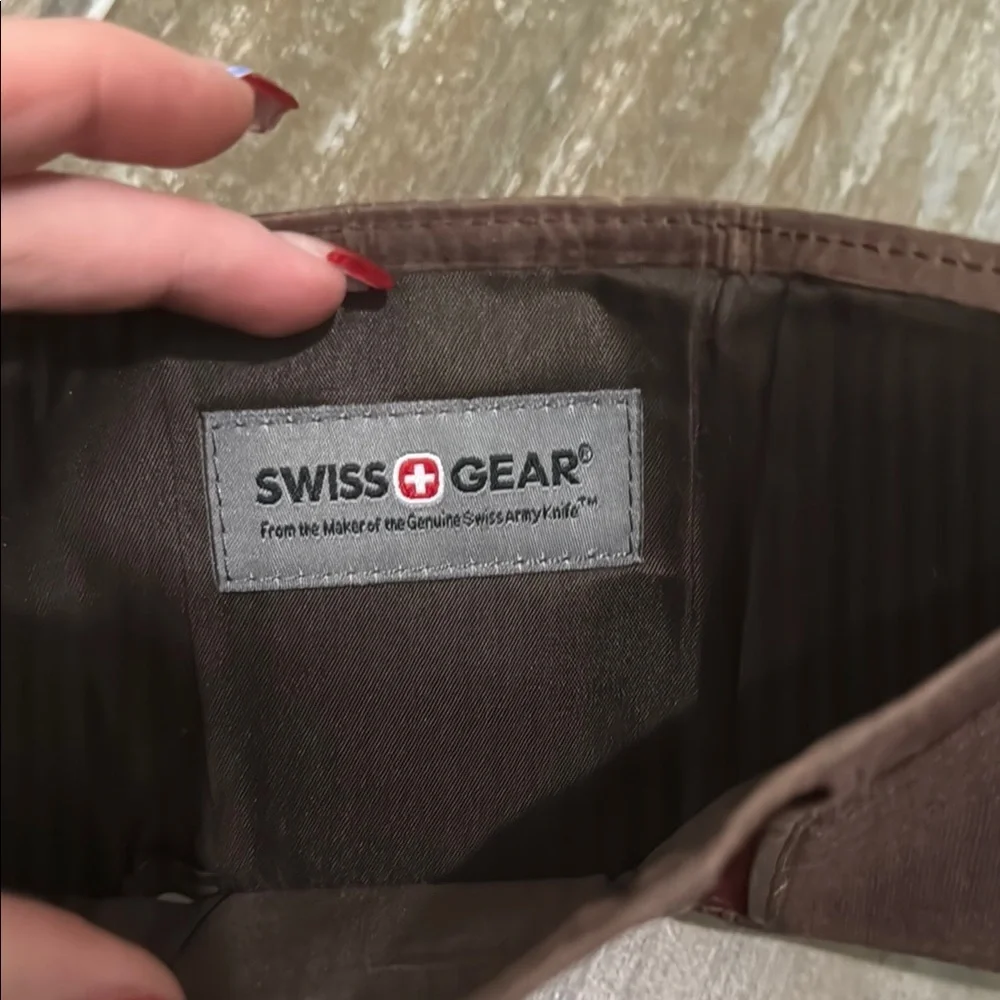SwissGear Brown Leather Key & Card Holder